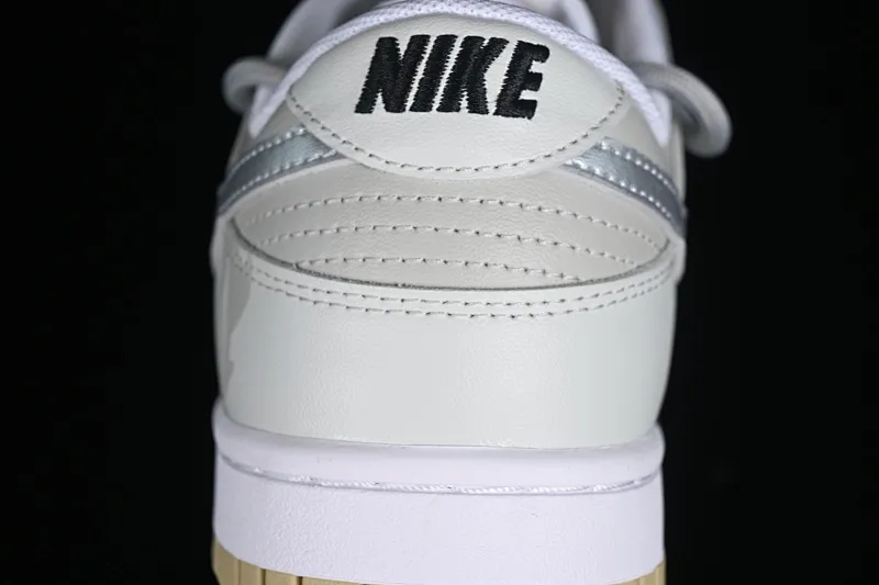 All categories Nk SB Dunk series Nk SB Dunk Low low-top sneakers Nk Dunk Low Year of the Dragon limited edition Yinlong silk patch SB strap low-top casual sneakers DV0833-100